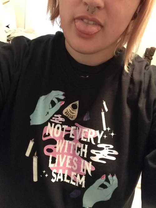 coleranchdorito:I love my new sweatshirt 