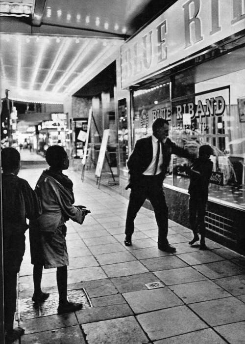 Ernest Cole Black and White South Africa SAR apartheid Golden City Johannesburg Joburg 60s 1960s retro vintage street life politics history