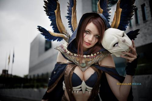 shiaya-costumes:Some more Guild Wars 2 Cosplay goodness !!!...