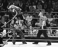 indycena:Lita defeats Trish Stratus to capture her second WWE...