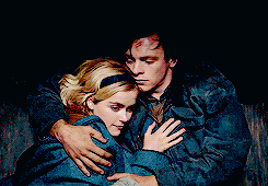 [Image: tumblr_phbblpnEJo1qjz9w2o10_250.gif]