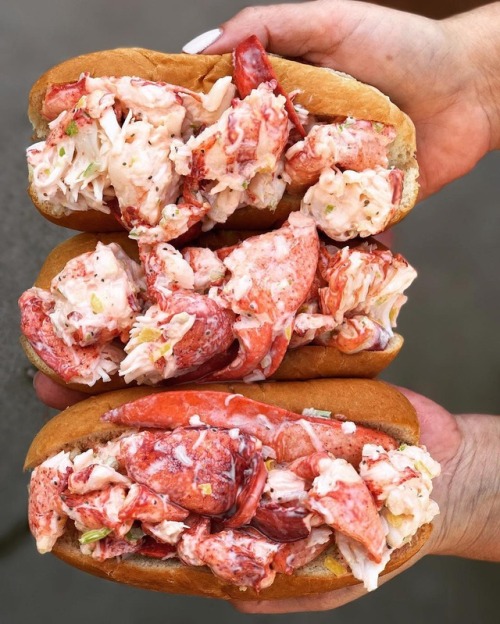 everybody-loves-to-eat:Lobster Rolls  via...