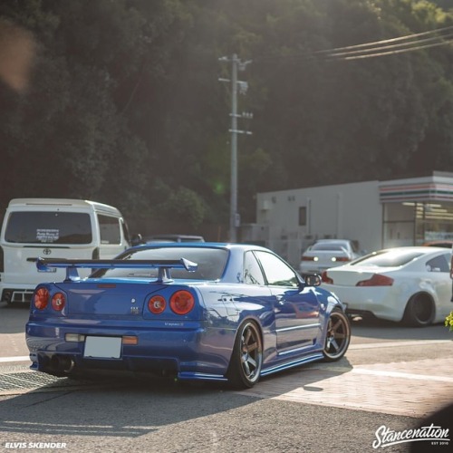 stancenation:R34 GTR V Spec II making a quick stop at 7...