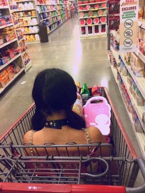 daddy-for-my-gf:littleflowerr:Grocery shopping with Daddy...