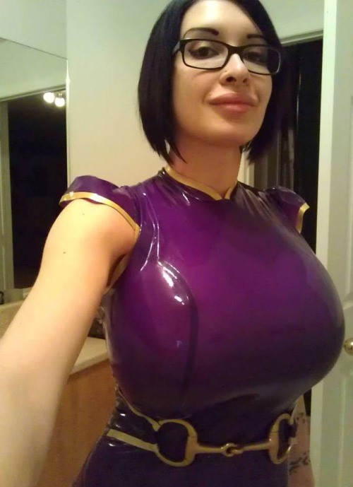 nicelatexarisha:Latex fashion uk and latex clothing