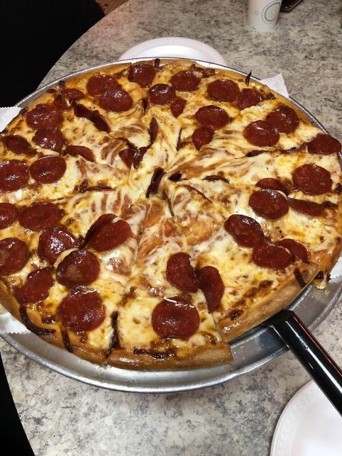 food-porn-diary:My favorite pizza.