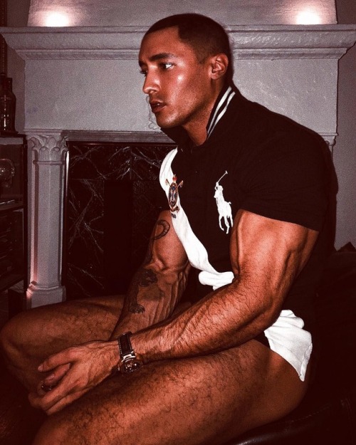 betocheto17:Hot frat jock Tumblr: @lefackelmayerIG:...