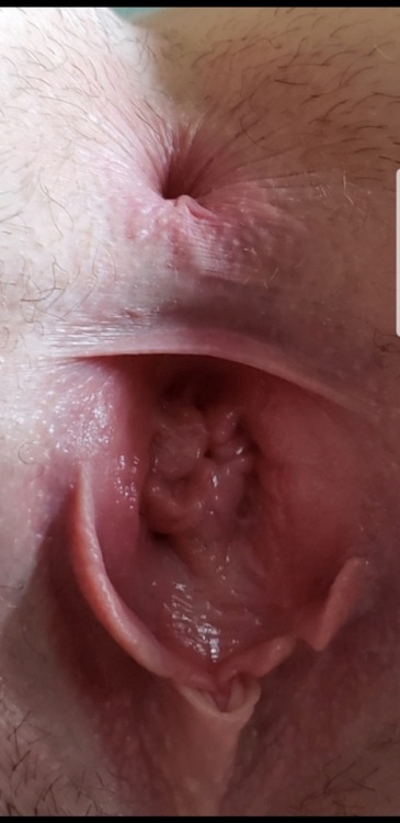 electroniccolorzombie:Wife’s little gaping pussy.