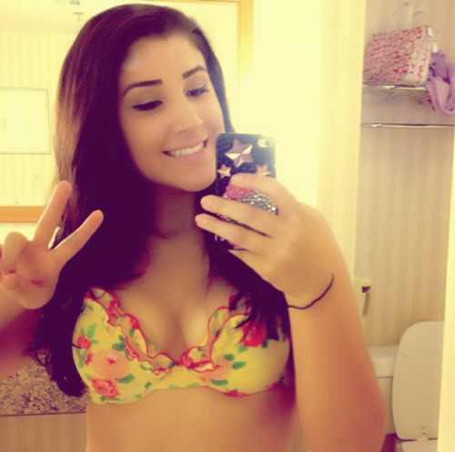 alliefromthevalleyy:Time to go swimming! :D