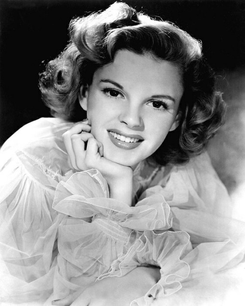 classic-hollywood-glam:Judy Garland