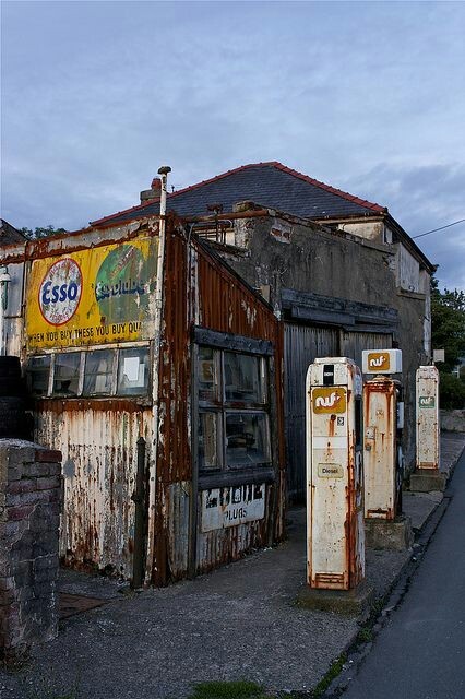 doyoulikevintage:Old gas station