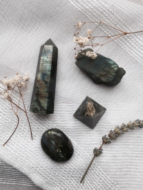 labradorite crystals flowers witchcraft