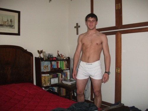 bro-mo:menzmen:Nice Catholic boy(via TumbleOn)