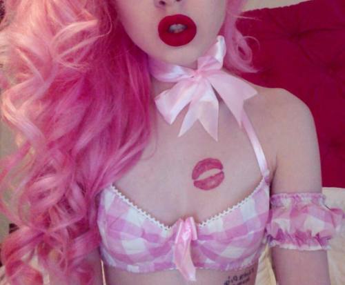 nikkilipstick: my favorite doll @kimdixi