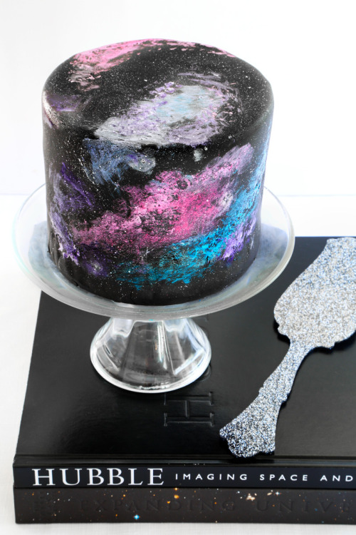 sweetoothgirl:BLACK VELVET NEBULA CAKE