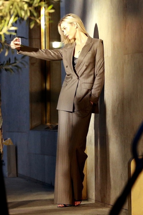 fuckthesoliddude:Karlie doing a shoot in West Hollywood,...