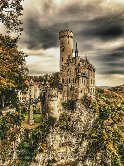 socialfoto:Schloss Lichtenstein in Baden-Württemberg by...