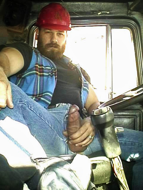 cockscout:hairy-bigbug:09.19.2017Trucker TuesdayHoly fuck...