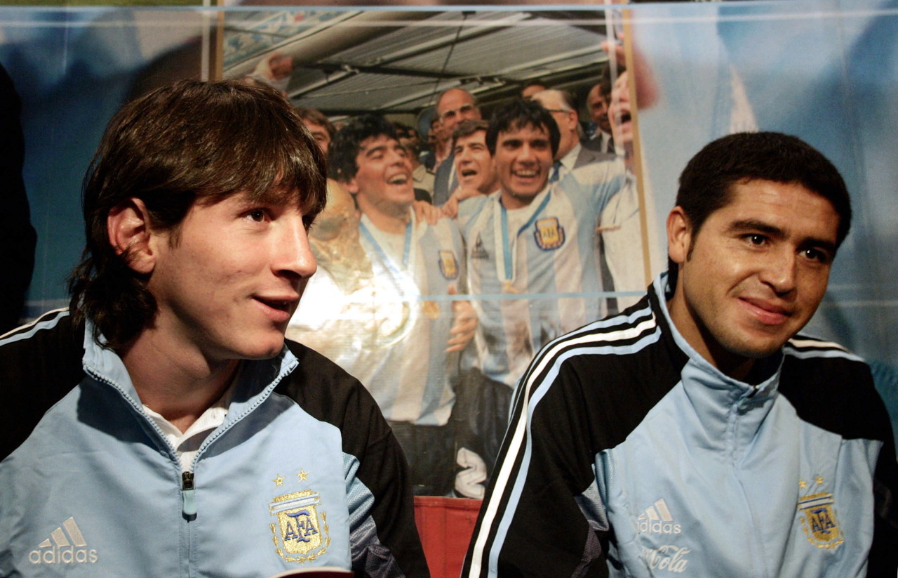 A young Lionel Messi learning from legends… - Squawka Football