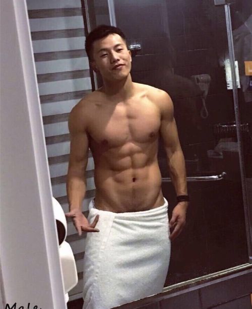 OMNOM! Asian guys~