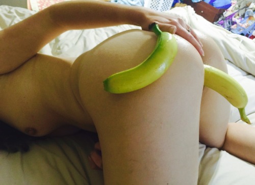 veggielusts:thedaleysmut:This girl…is bananas....