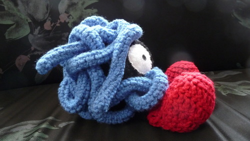 A crocheted version of the pokemon Tangela. This is the side view.