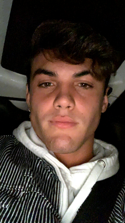 punishmedolans:Grayson’s Snapchat (9/28/18)65℉Layer up!