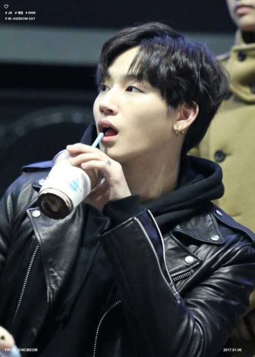 imjaebumisdaddyasfuck:JB in a leather jacket being daddy af...