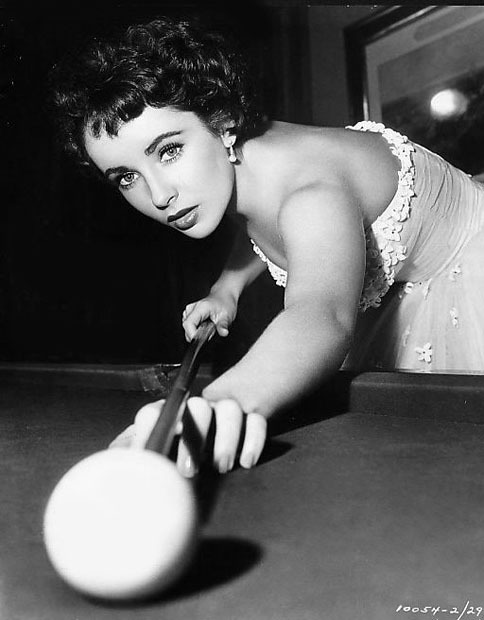 ladylikeladyofficial:Elizabeth Taylor- c.1951