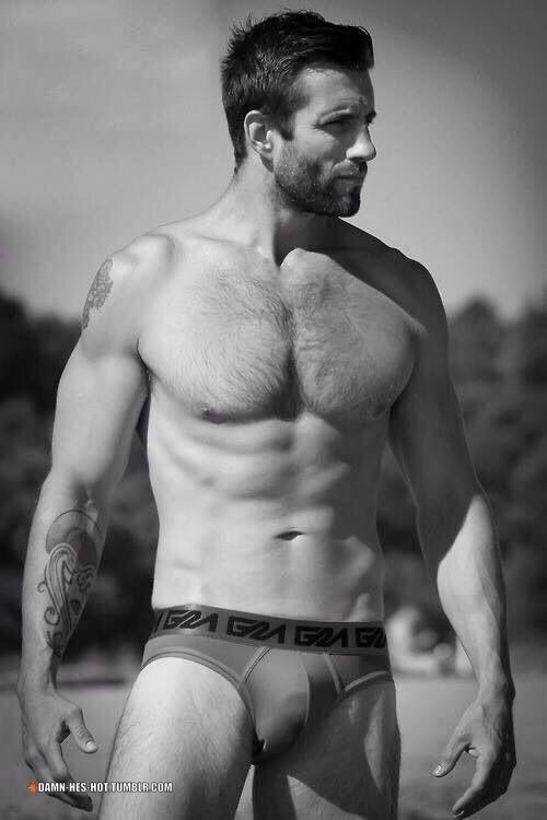 damn-hes-hot:DAMN HE’S HOT!Follow for daily pics of hot men -...