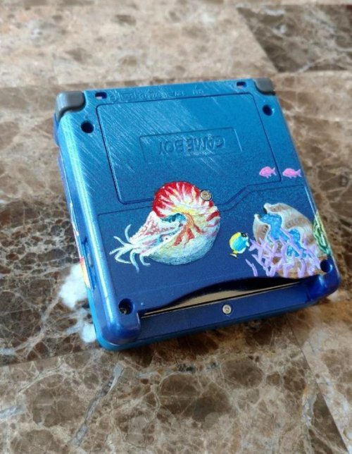 retrogamingblog:Coral Reef Painted Gameboy Advance SP