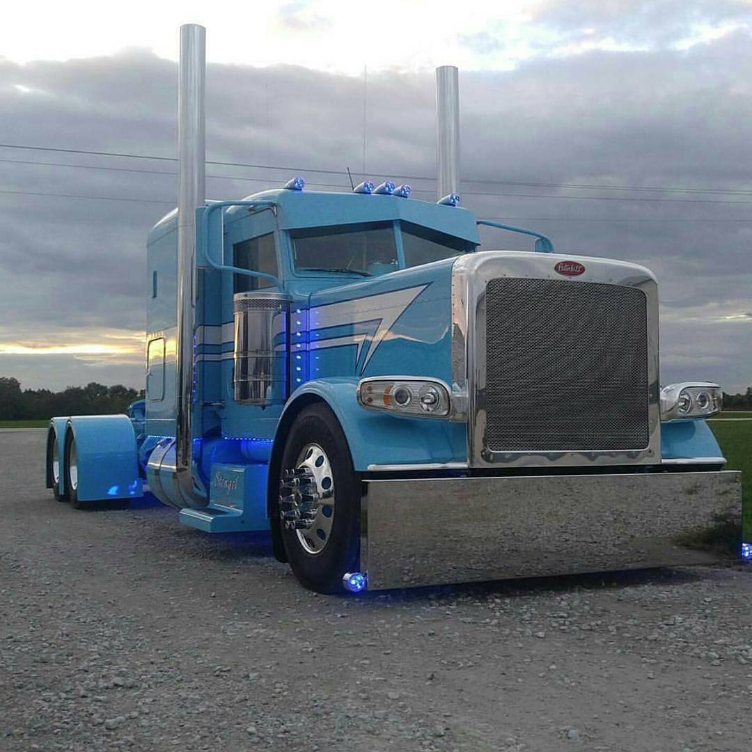 Semitrckn — Peterbilt Custom 389