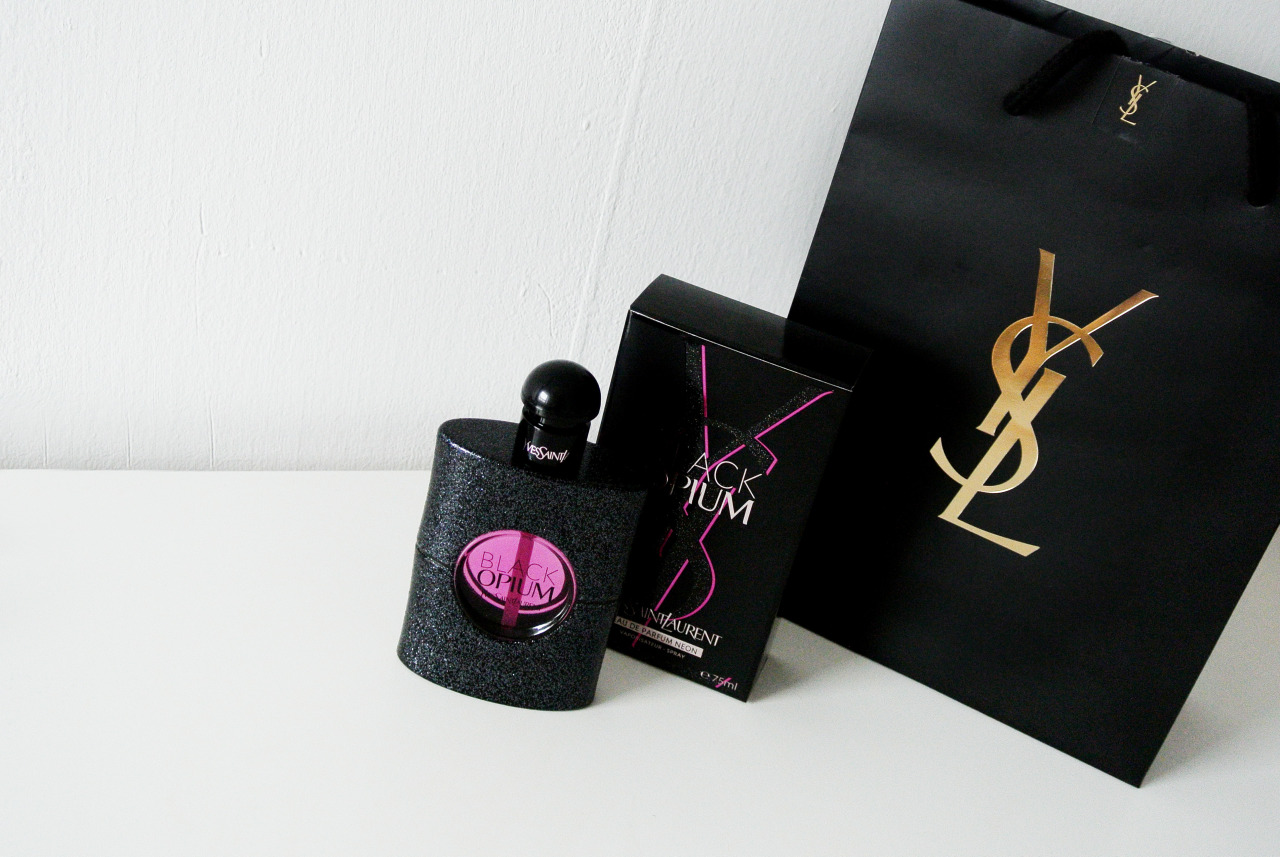 Black Opium Neon by Yves Saint Laurent Fragrance : Perfume Review 