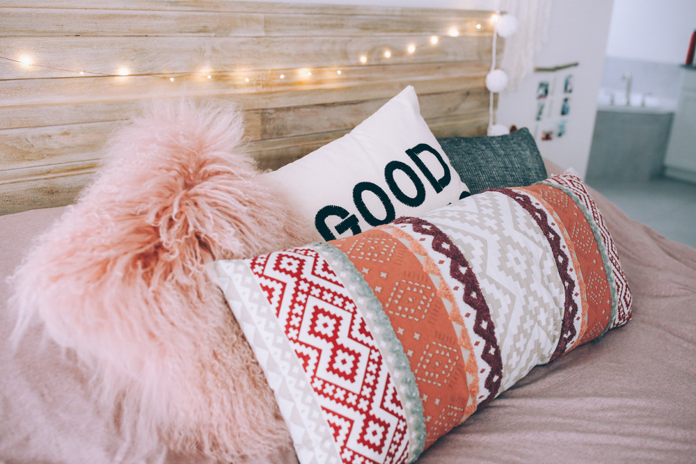 Diy Decorate Your Bed With Cute Pillows And Make Your