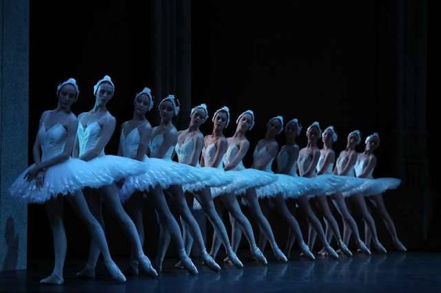 swan lake paris opera ballet