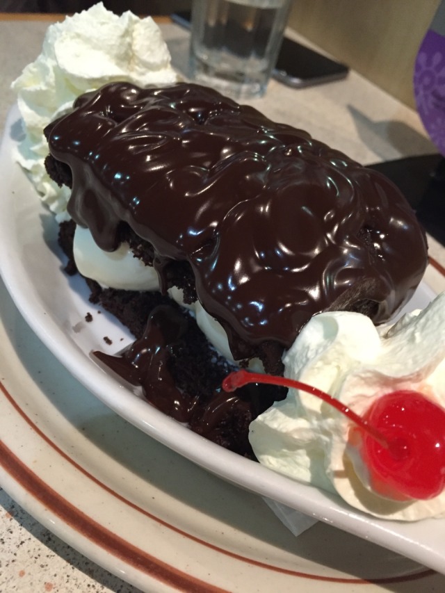 Leslie�s Food Diary — Denny’s hot fudge cake with vanilla