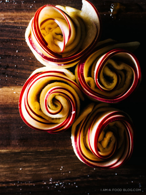 sweetoothgirl:Mini Puff Pastry Apple Roses