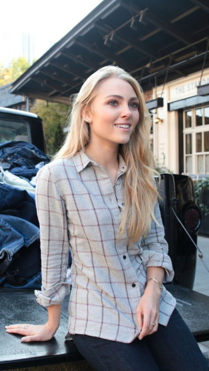 mycelebgirlfriends:Annasophia Robb