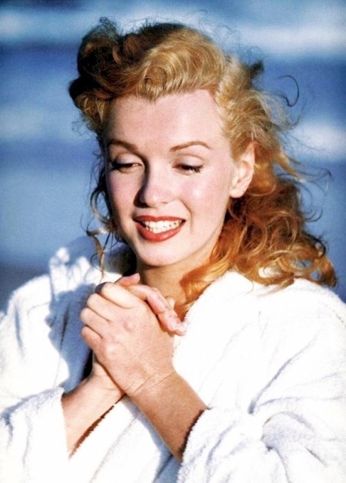 summers-in-hollywood:Marilyn Monroe, 1949. Photos by Andre de...