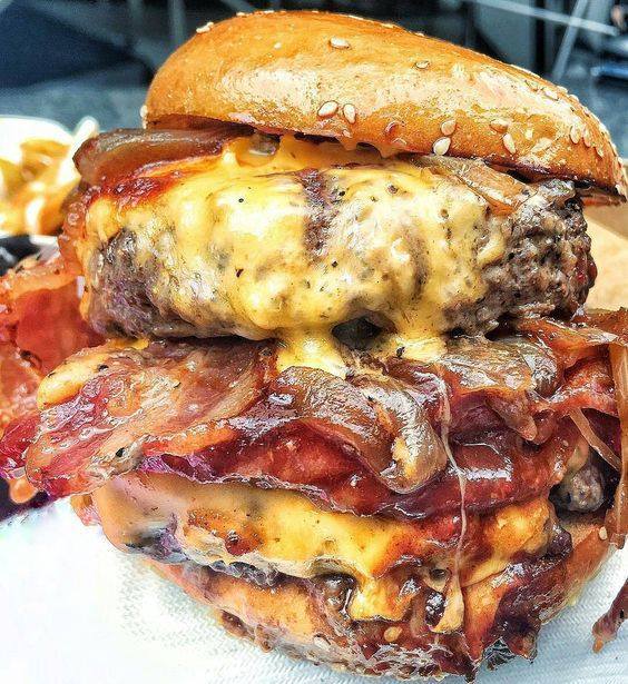 Yummy Foooooood - Huge Bacon BBQ Cheeseburger