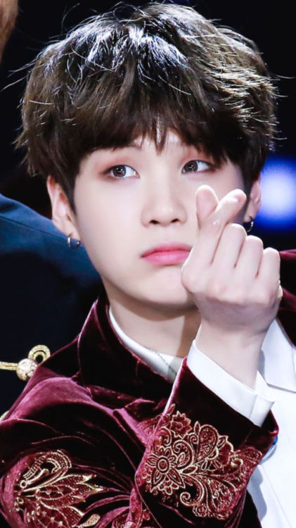 bangtan-wallpaper:Cute Yoongi Wallpapers 