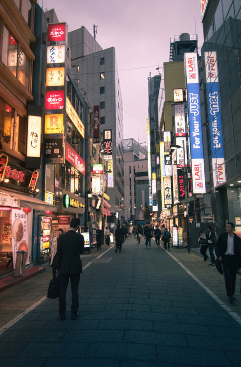 inefekt69:Shinjuku - Tokyo, Japan