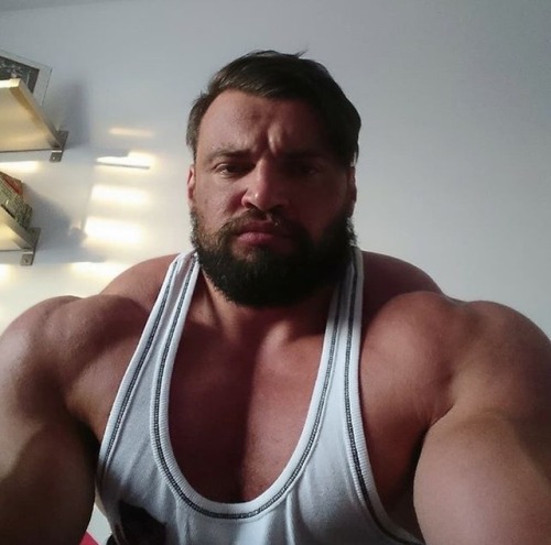 musclehunkymen:MASSIVE hunky Russian muscle Pavel Federov.