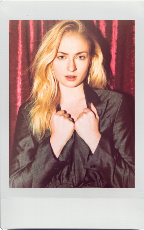 qinaliel:Sophie Turner photographed by Brooklyn Beckham for The...