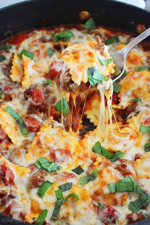 daily-deliciousness:Cheesy ravioli and italian sausage skillet