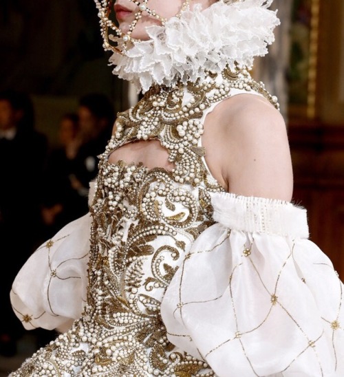 angelrom:Alexander Mcqueen fall winter 2013/2014