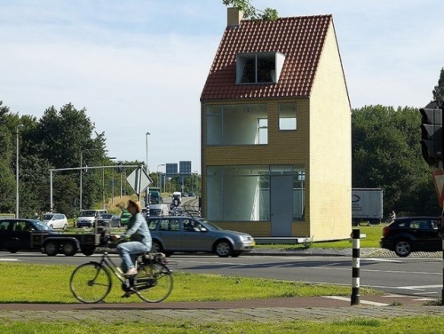 Rotating HouseTilburg, The Netherlandsby John Körmeling (2008)