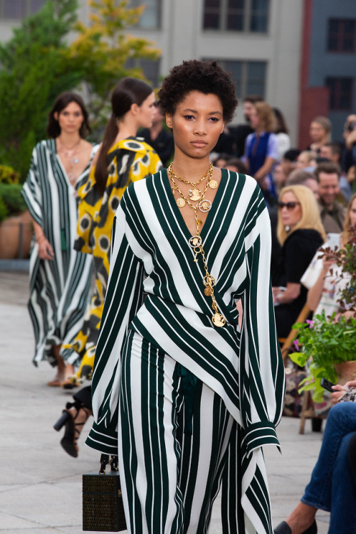 blackberryvision:Oscar de la Renta SS2019. Shot for...