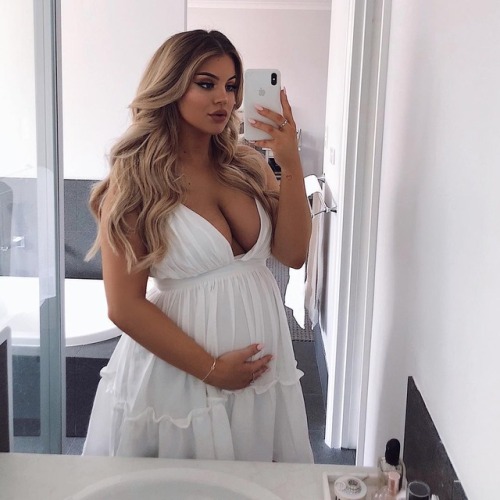 lari girls glamour pregnancy
