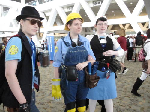 sevyvee:Otakon 2014- Team Fortress 2Fem!Blu Medic:...